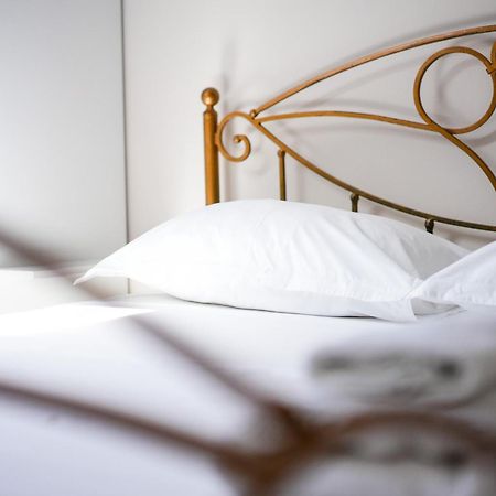 City Center Hideout - Studio Apartment Tirana Buitenkant foto