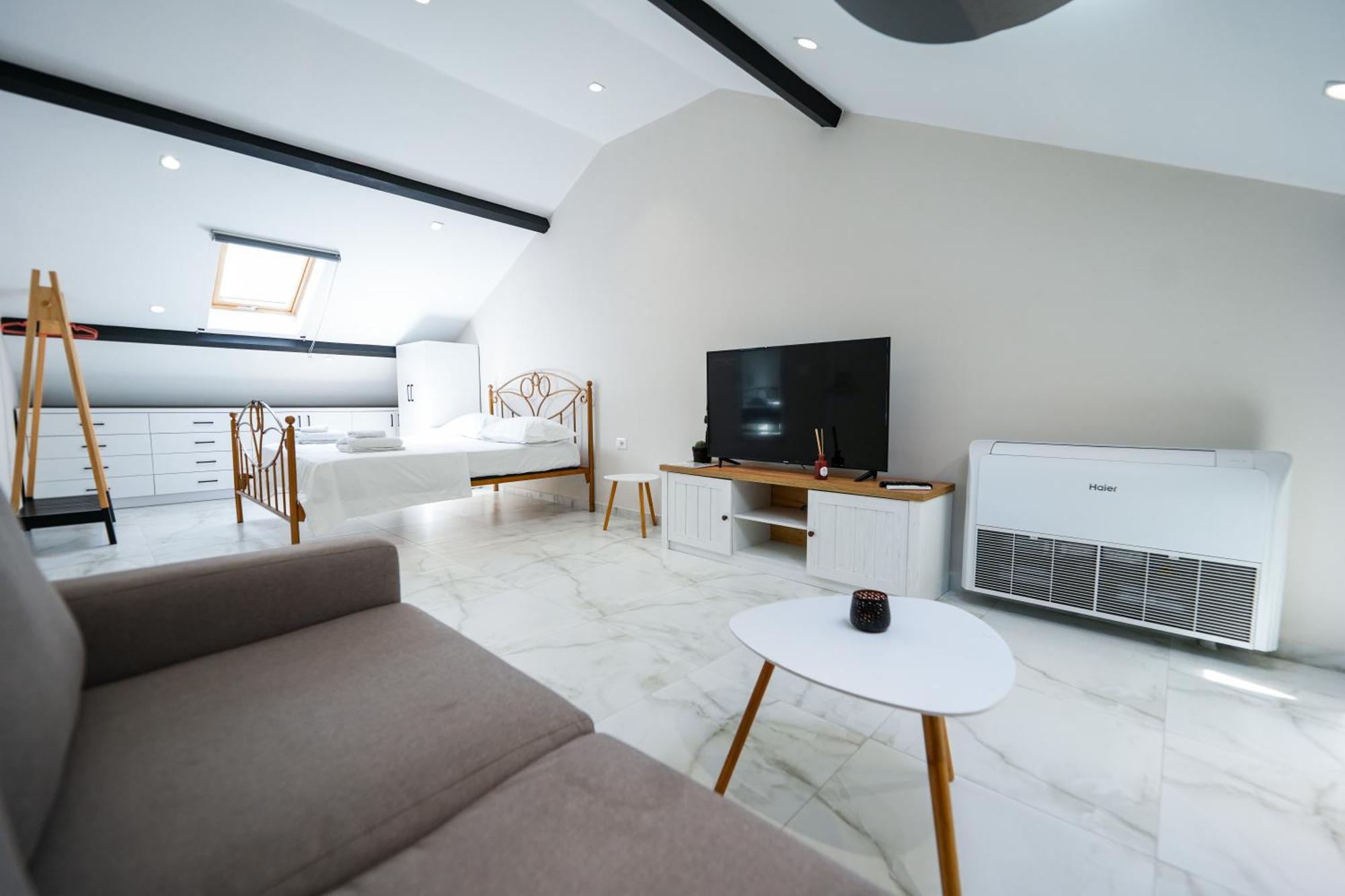 City Center Hideout - Studio Apartment Tirana Buitenkant foto