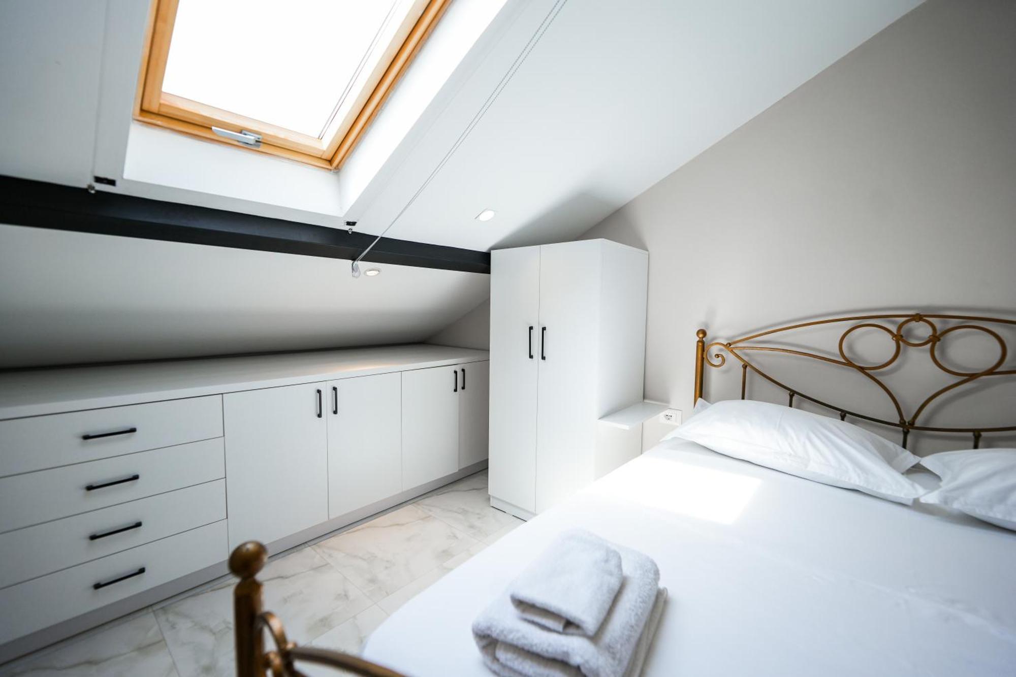 City Center Hideout - Studio Apartment Tirana Buitenkant foto