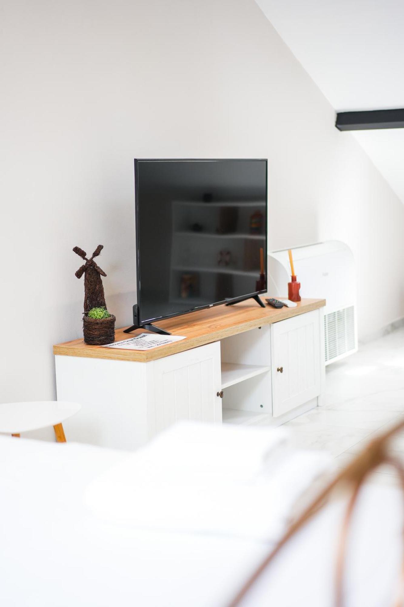 City Center Hideout - Studio Apartment Tirana Buitenkant foto