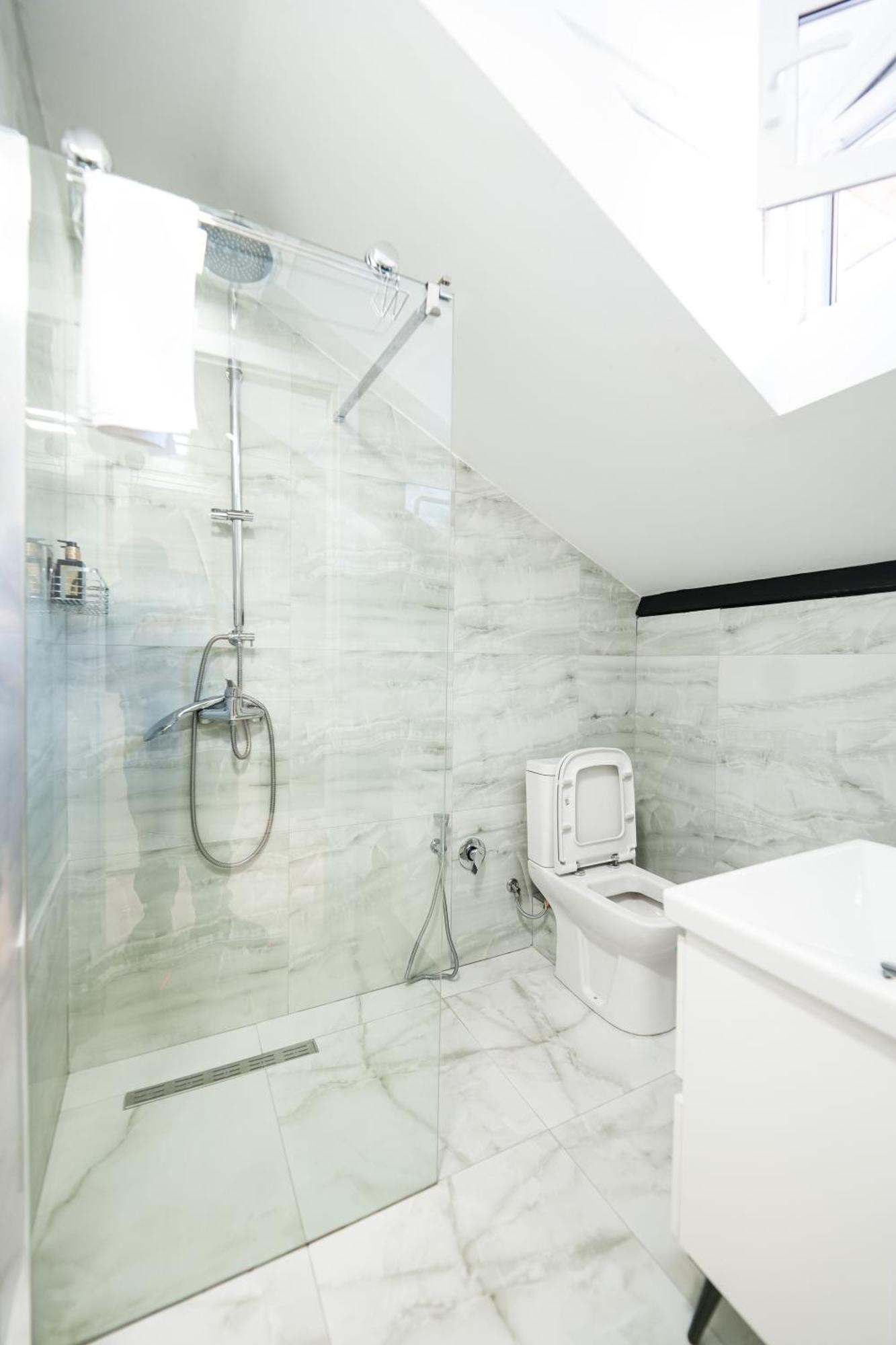 City Center Hideout - Studio Apartment Tirana Buitenkant foto