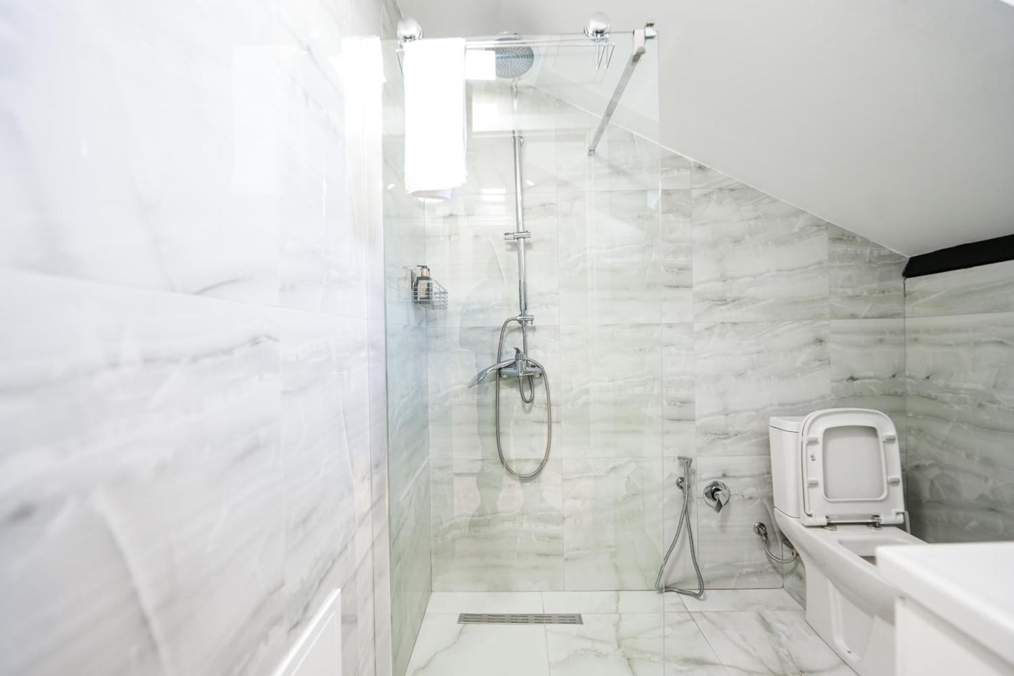 City Center Hideout - Studio Apartment Tirana Buitenkant foto