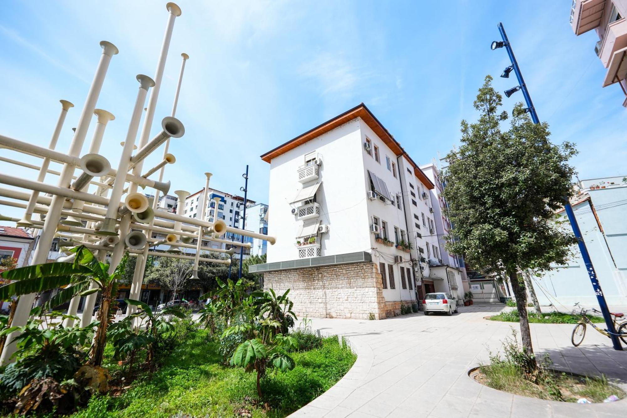 City Center Hideout - Studio Apartment Tirana Buitenkant foto