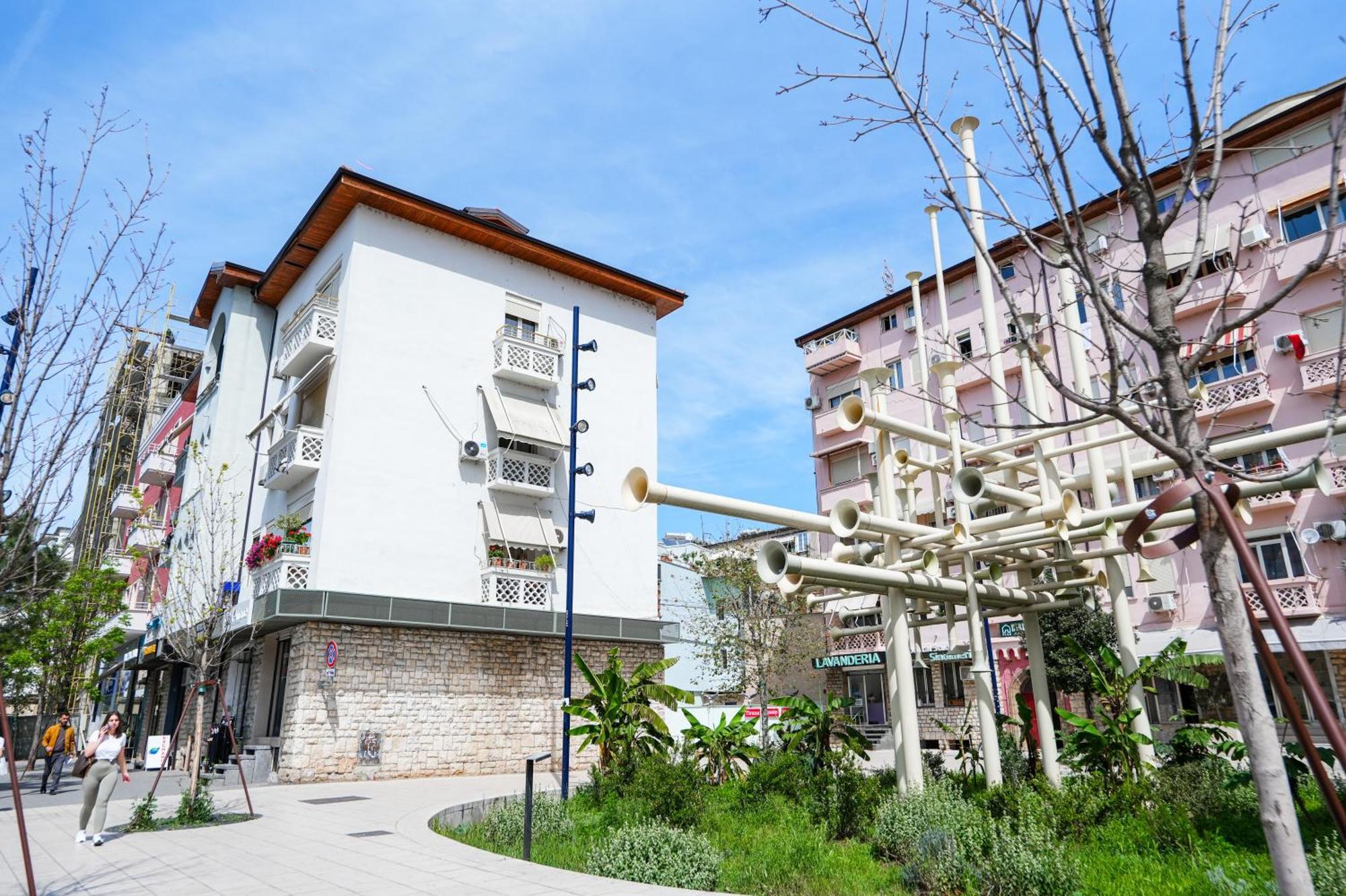 City Center Hideout - Studio Apartment Tirana Buitenkant foto